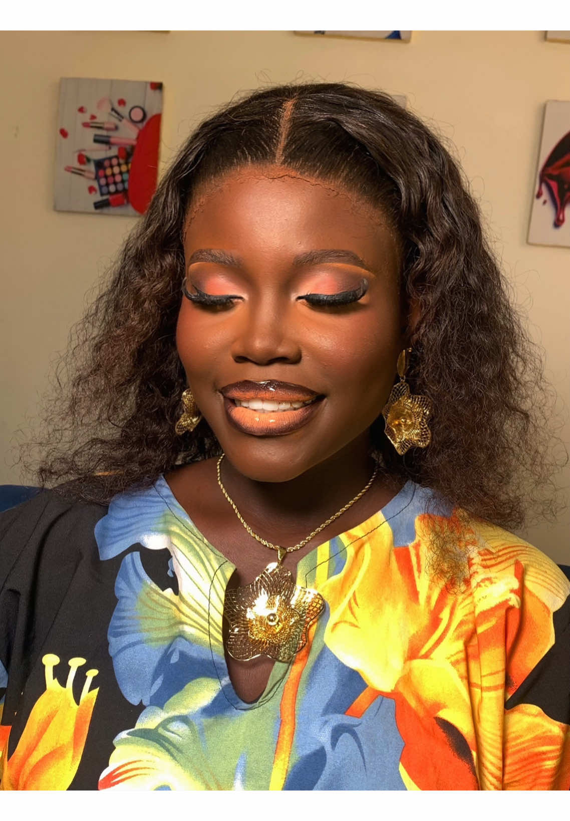 Melanin Toh poppin 🍫🍫 #makeupartistingberigbe #makeupartistinijede #ijedemakeupartist #gintimakeupartist #elepemakeupartist #makeupartistinadamo #makeupartistinimota #gberibemakeupartist 