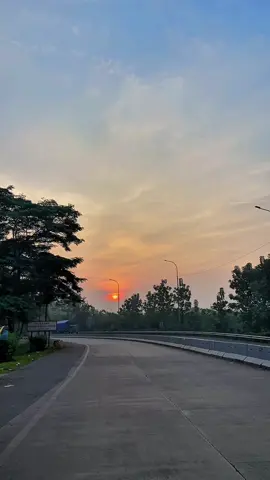 Kurang tidur banyak mimpi,itulah driver muda🫣🫣#kurirayam #drivermuda #tasikraya #pekerjakeras #fy #supirtrukindonesia #sodrekers 