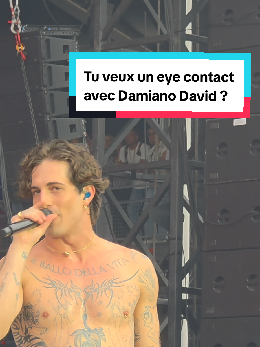 Il a bien entendu ce que tu lui as dit 🤭🔥. @Damiano David x @VieillesCharrues  #vieillescharrues2025 #live #concerts #damianodavid #eyecontact #hot #machédamiano 