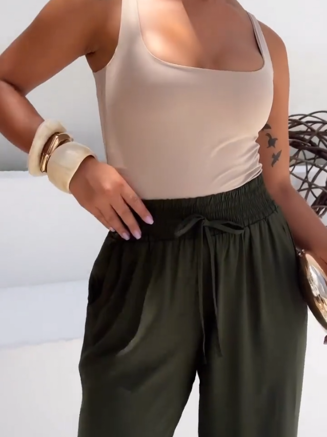 Calça Pantalona Alfaiataria Feminina Cintura Alta Com Bolso Tecido Duna 2025,,Com cintura alta.com 2 bolsos funcionais e um tecido super leve, esta calça proporciona um caimento ideal, para mulheres evitando marcasPelo valor ele cumpre o prometido. A calça é de um tecido fino e mole, se adapta bem ao corpo,#tiktok #ofertas #vendas #shop #pregnancy 