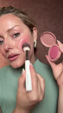 Replying to @hailey an We made @Katiejanehughes blush. See how the iconic makeup artist builds a custom flush using new Soft Focus Blurring Blush-perfectly blended with the Precision Powder Brush #iliabeauty #katiejanehughes #softfocusblurringblush #iliablush #powderblush #muatips #blushtechnique 