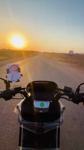 مِن الغَريب أن الغريب يَرحمك والقَريبْ  يُوجعك . 	