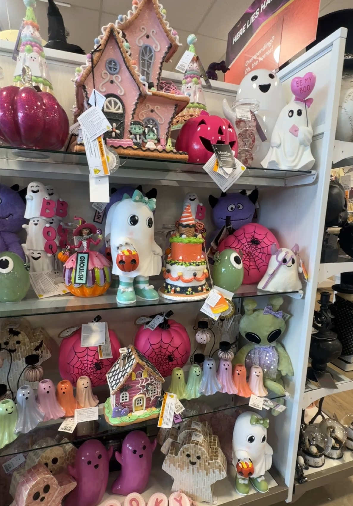 @HomeGoods is in full Halloween mode 👻🎃🖤 • • #codeorange #spookyseason2025 #summerween #spookyseason #shopwithky #shopwithme #halloween #halloweenfinds #halloween2025 #halloweenhellokitty #hellokittyhunting #hellokittygreeter #shopping #homegoods #homegoodshalloween #homegoodsfinds #homegoodscodeorange #homegoodshalloween2025 