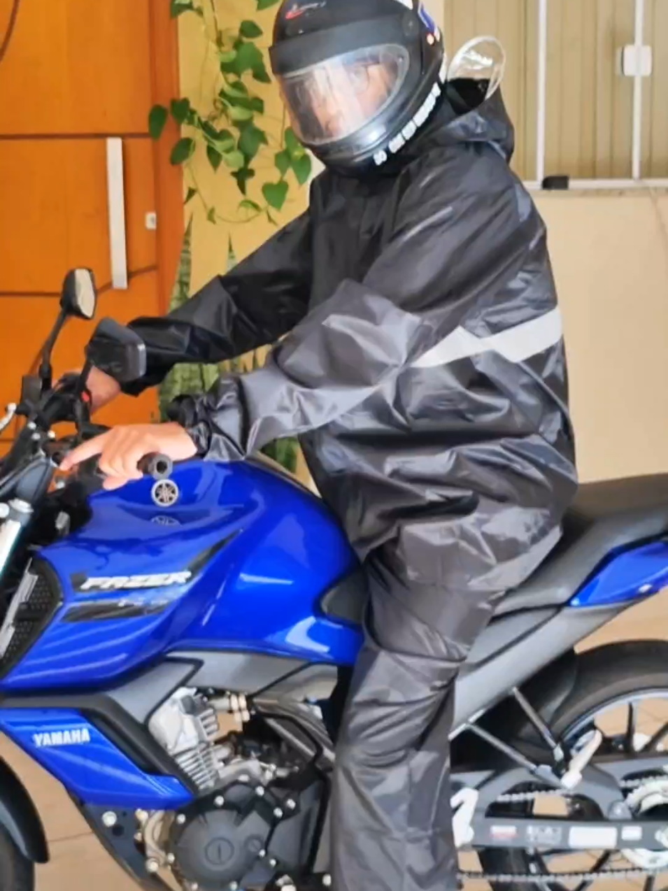 Capa De Chuva para motoqueiro ou motoboy - Conjunto Completo  #tiktokshopchegou  #capadechuva  #capaparamotoqueiro  #capaparamotoboy