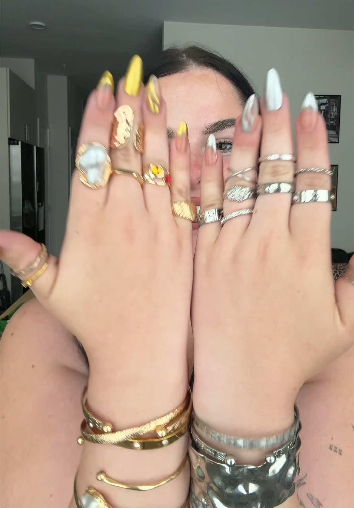 bringing back my mixed metal nails ahhh #nails #nailinspo #nailart #goldnails #silvernails 