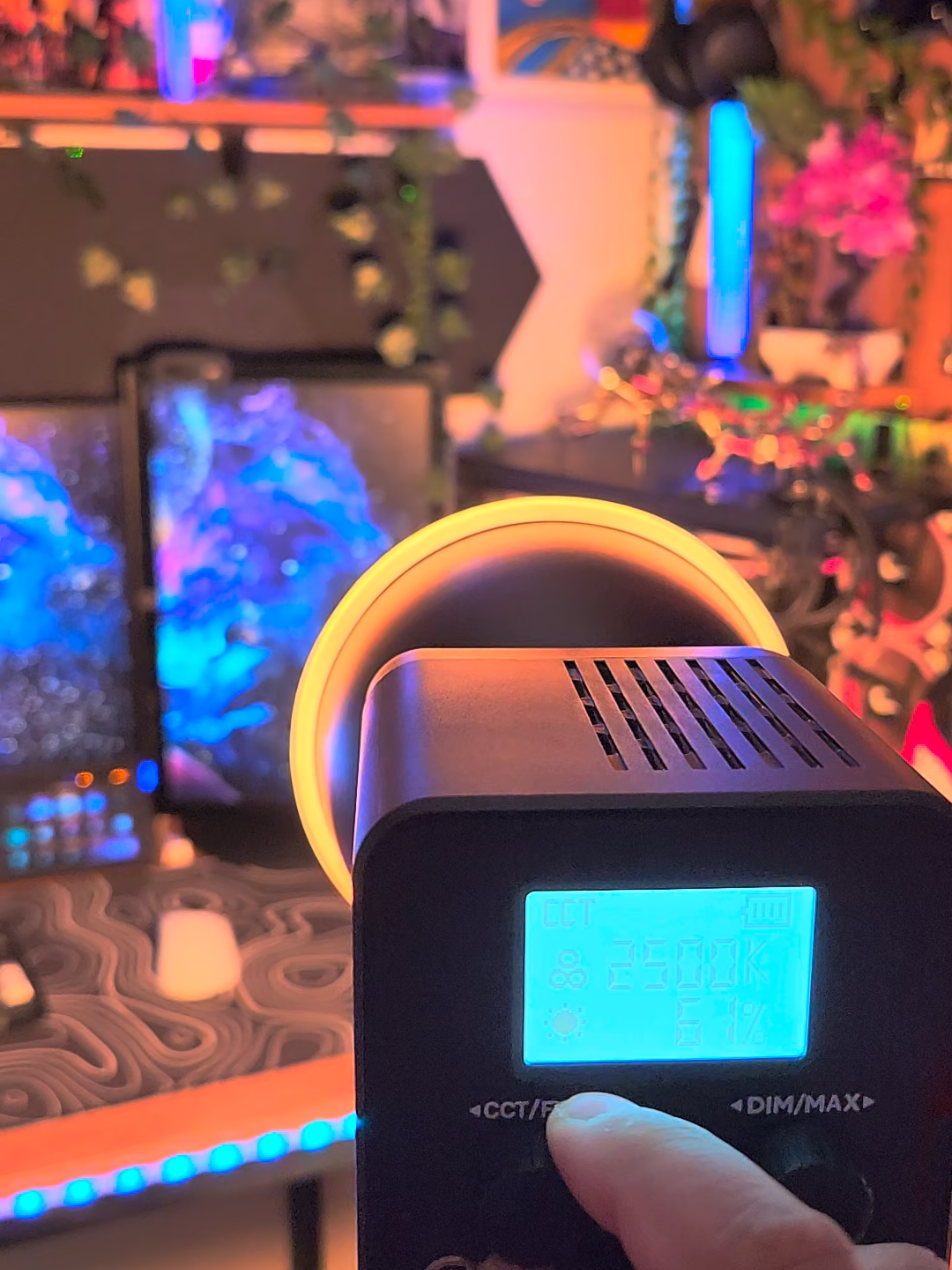 💡 Ilumine sua criatividade com a nova Ulanzi L023 Pro! 💥 Compacta, poderosa e pronta pra qualquer produção. ✅ 40W de potência 🎨 Bi-color: 2500K a 6500K 🔋 Bateria de 3400mAh 🎬 Mini Bowens Mount — versatilidade total! Essa é a luz que vai transformar seu conteúdo. ✨ 📦 Link na bio pra garantir a sua! ⚡️ Siga @bernagame para mais reviews, dicas e unboxings incríveis! #UlanziL023 #LuzDeVídeo #Filmmaker #CriadoresDeConteúdo #Unboxing 
