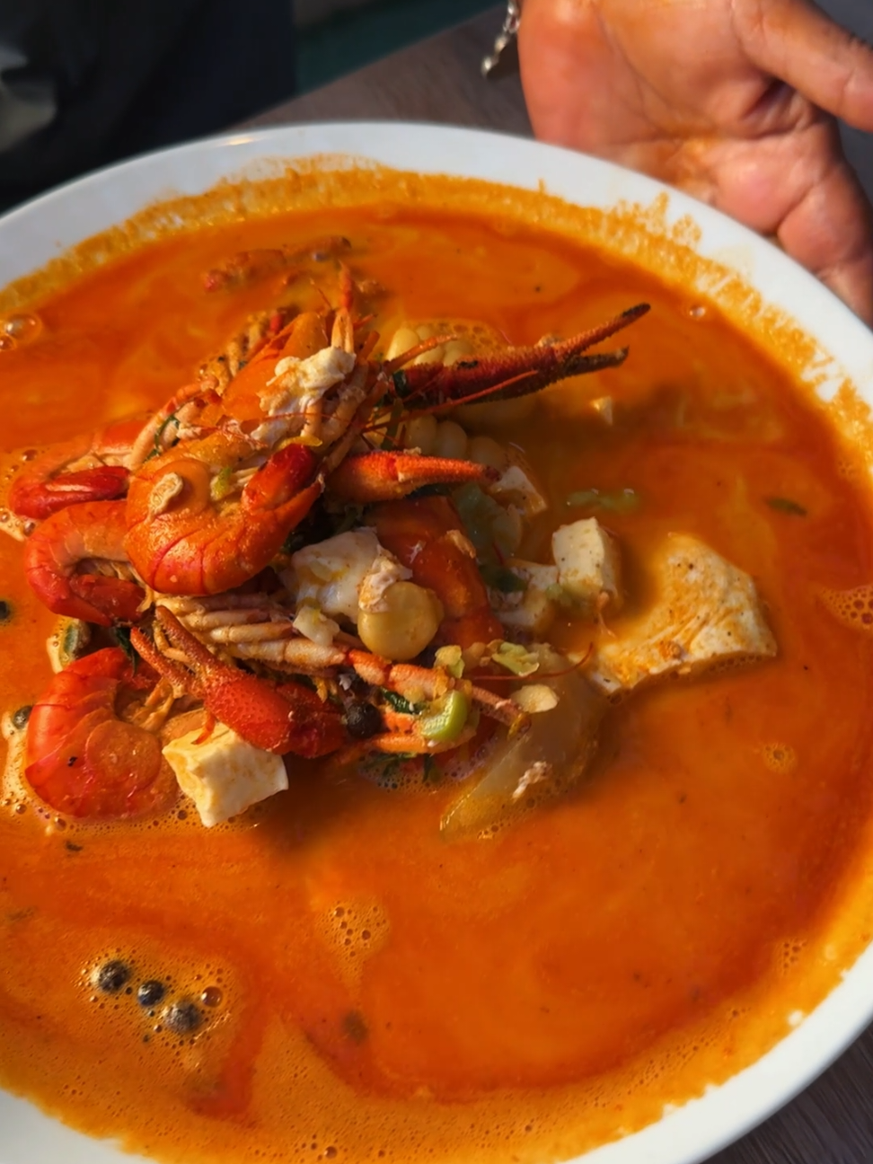 ¡El mejor chupe que probarás !🦐🤤 Conoce la verdadera receta del chupe de camarones arequipeño en Ary Quepay. Pide ya! 📲 Whatsapp Link: wa.link/48bxzm 📞 959 741 585 📌Calle Jerusalén 309 - Cercado. #picantería #Arequipa #comida #chupedecamarones 