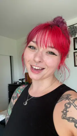 and yes she’s bright red 