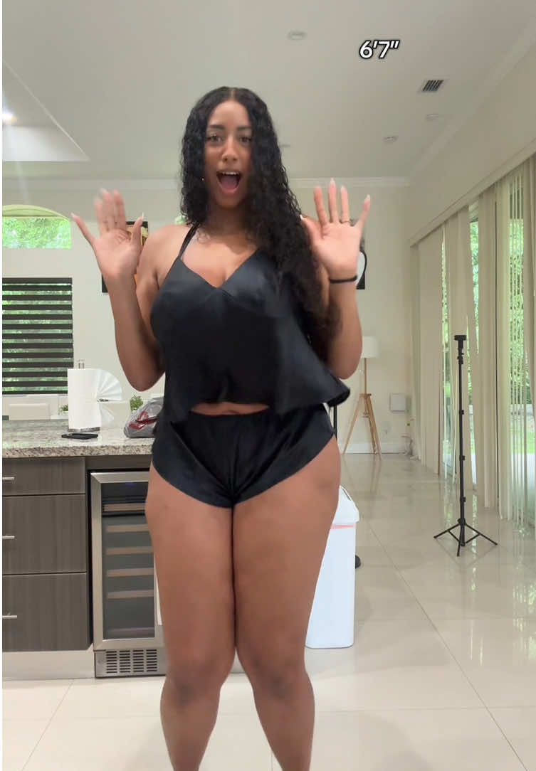 too much for you papi? 🥺 #tallgirl #height #tallwomen 