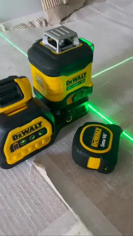 nível a laser auto nivelador luz verde 3 linha esquadro 360 recarregável esse e o top do momento #viralvideo #tiktokshop #nivel #laser #construcao #alinhada 