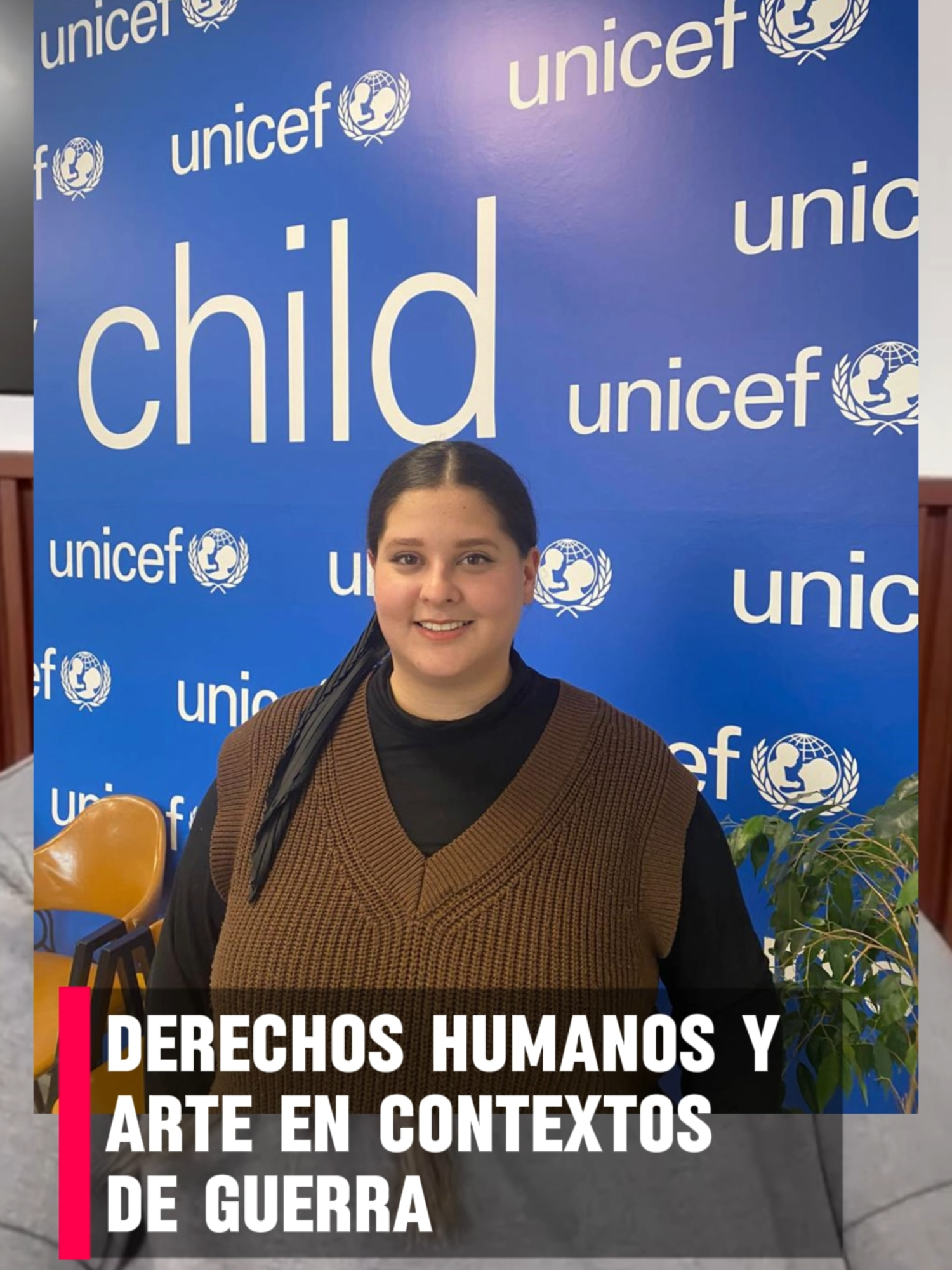 Arte y Derechos humanos en un contexto de guerra  Sofía Bautista, egresada de la carrera de Derecho del ITESO, realizó una estancia de investigación en Viena donde exploró el poder del arte como herramienta de justicia y reconstrucción en contextos post-conflicto. Su trabajo la llevó hasta Kosovo, donde mujeres tejedoras le mostraron que a veces solo un hilo puede narrar lo que las palabras no alcanzan. Su investigación profundiza en cómo el arte puede ser una forma de reparación, de testimonio, y de resistencia. 🧶 Porque el arte también puede ser justicia. #ITESO #Derecho #Unicef