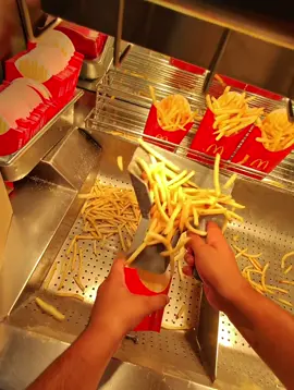 Work with me on fry station at McDonald’s #mcdonalds #pov #viral #viralvideo #foryoupage #fyp #fyppppppppppppppppppppppp #work #fries 