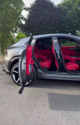 Ferrari purosangue 😏 dejanos tu comentario!