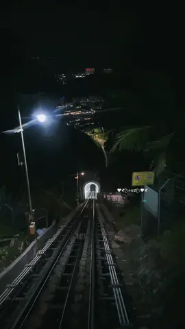 Healing🍃view malam 🔛🔝 #fypage #fyp #xyzbca #view #malam #penanghill #train #penang #bukitbendera #rindu 
