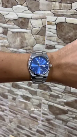 O relógio Binbond 102 é uma excelente escolha para quem busca elegância, funcionalidade e custo-benefício em um único acessório. Seu design clássico e sofisticado combina com diferentes estilos, desde o mais casual até o mais social, tornando-o versátil para diversas ocasiões. Com mostrador multifuncional que exibe data e dia da semana, ele oferece mais do que apenas a hora, unindo beleza e praticidade. A pulseira em aço inoxidável e o vidro resistente garantem durabilidade, enquanto os ponteiros luminiscentes permitem a leitura mesmo em ambientes com pouca luz. Além disso, sua resistência à água de até 30 metros proporciona segurança no uso diário, protegendo contra respingos e chuva leve. Equipado com movimento de quartzo confiável, o Binbond 102 alia precisão e desempenho. Com um preço acessível e avaliações positivas em plataformas como Shopee e Mercado Livre, é uma ótima opção para quem deseja um relógio bonito, confiável e acessível. . . . . .#relógio #relogios #clock #rolex #poedagar #barato #man #dicasmasculinas #homens #fyp #fy #foryou #elegancclub 