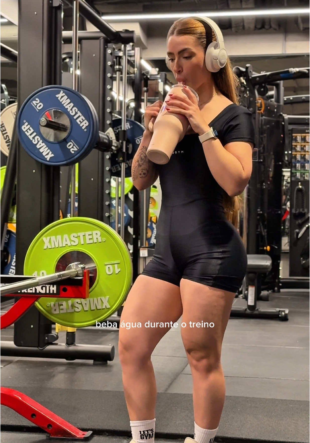 Essas são as minhas metas pros 21 dias de volta à rotina! E as suas? Me conta aqui nos comentários.👇 Se você, assim como eu, passa o dia fora de casa e precisa levar marmita, shake, roupa de treino, necessaire e até a dignidade… 😂 A Bolsa Joy da @Gocase Store é a escolha perfeita! 👜 Cabe TUDO 🧊✍🏻 Da pra personalizar 🎁 E tá com R$100 de desconto no site + necessaire de brinde Use o cupom JESS pra garantir a sua com ainda mais desconto! Corre, que o estoque promocional é limitado! Publi #emagrecer #emagrecercomsaude #treinofeminino #dieta #emagrecimento 