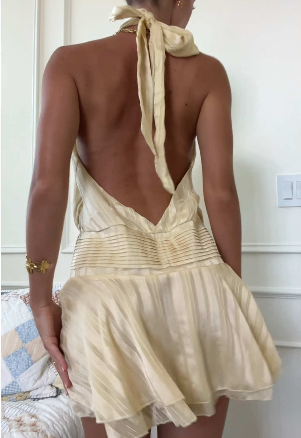 the back to this dress.