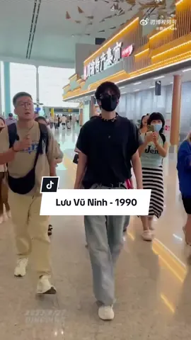 Style quần bò áo phông tui mê điên🥹🥹🥹 #luuvuninh #luuvuninh_liuyuning_刘宇宁 #videoviral #saohoangu #khomlung #刘宇宁 #thuquyennhatmong #lưu_vũ_ninh 