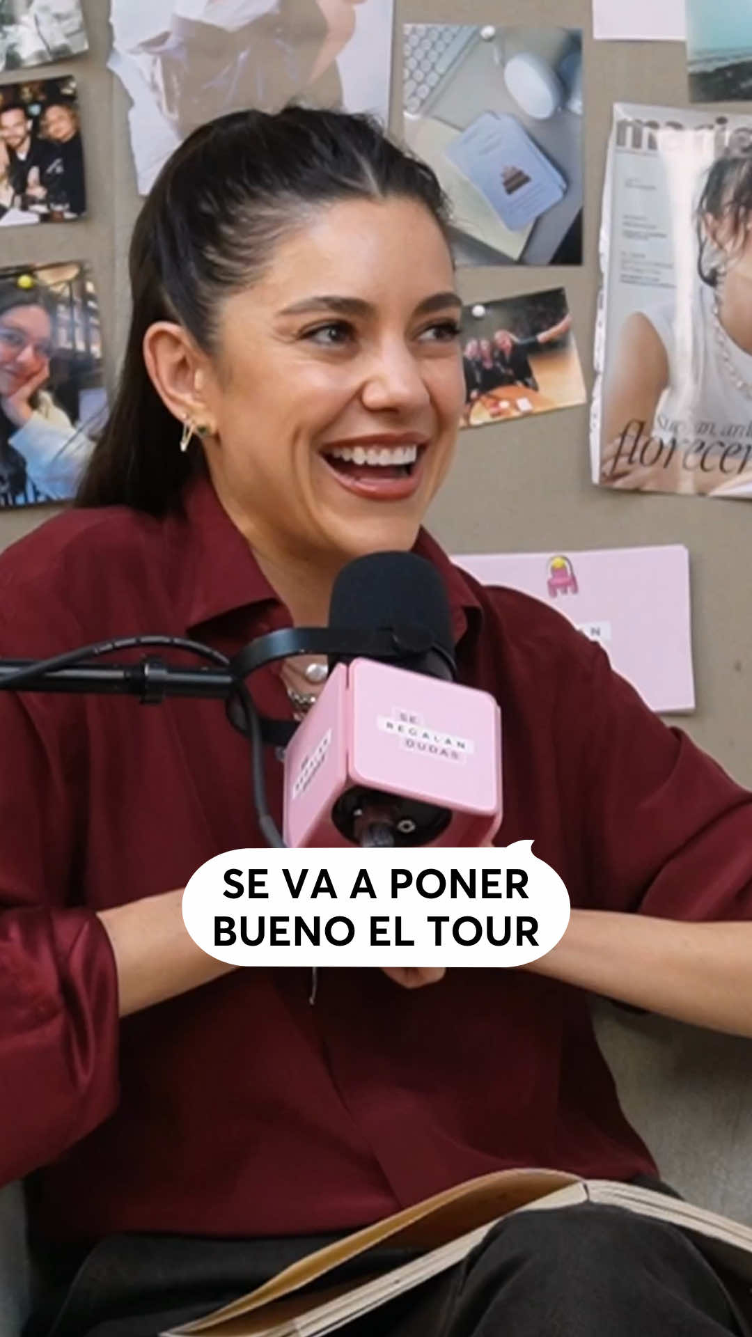 ¿Vamos a reírnos juntas, jalas o qué? 😉 Etiqueta a la persona con la que vas a ir a nuestro nuevo show “Se Puso Rara La Vida”!!! Si vas sola, estamos seguras que aquí en los comentarios puedes encontrar con quién organizarte para ir!! 🩷 🎟️ Consigue tus boletos ya en ticketmaster.com o en el link de nuestra bio.  🎙️Si quieres más información sobre el tour, hicimos un Jueves de Lety & Ash completo para hablar sobre él (es el 577) o puedes entrar a sepusoraralavida.com ✨.