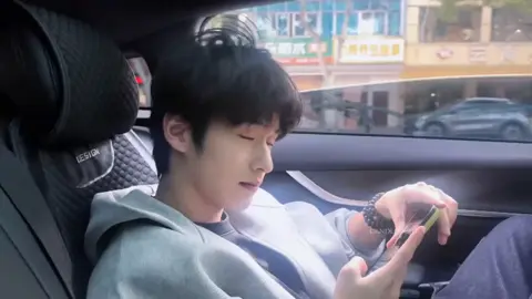 Từ Chấn Hiên — một người kiêm cả thần tượng và bạn trai trong mơ. #tuchanhien #xuzhenxuan #徐振轩  #xuhuong #fyp #blueryyy🫐 cre vid xhs • --