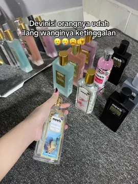 Wanginya melekat bgtttt🥹 #morris #parfum #parfumviral #wangitahanlama #wangiseharian 