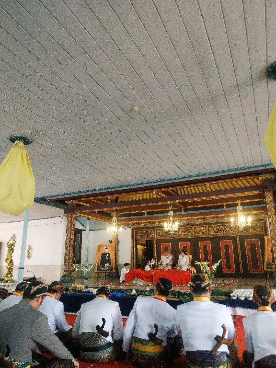 Hadeging Nagari Karaton Kasunanan Surakarta Hadiningrat ingkang kaping 289 Jawi tansah ngrembaka adem ayem tentrem dumugi sak bibaripun jaman *fyi : slide kedua itu namanya Jenang Suran #karatonsurakartahadiningrat #pakubuwanaxiii #fypシ #fyp #solo24jam #xyzbca #berandafyp 