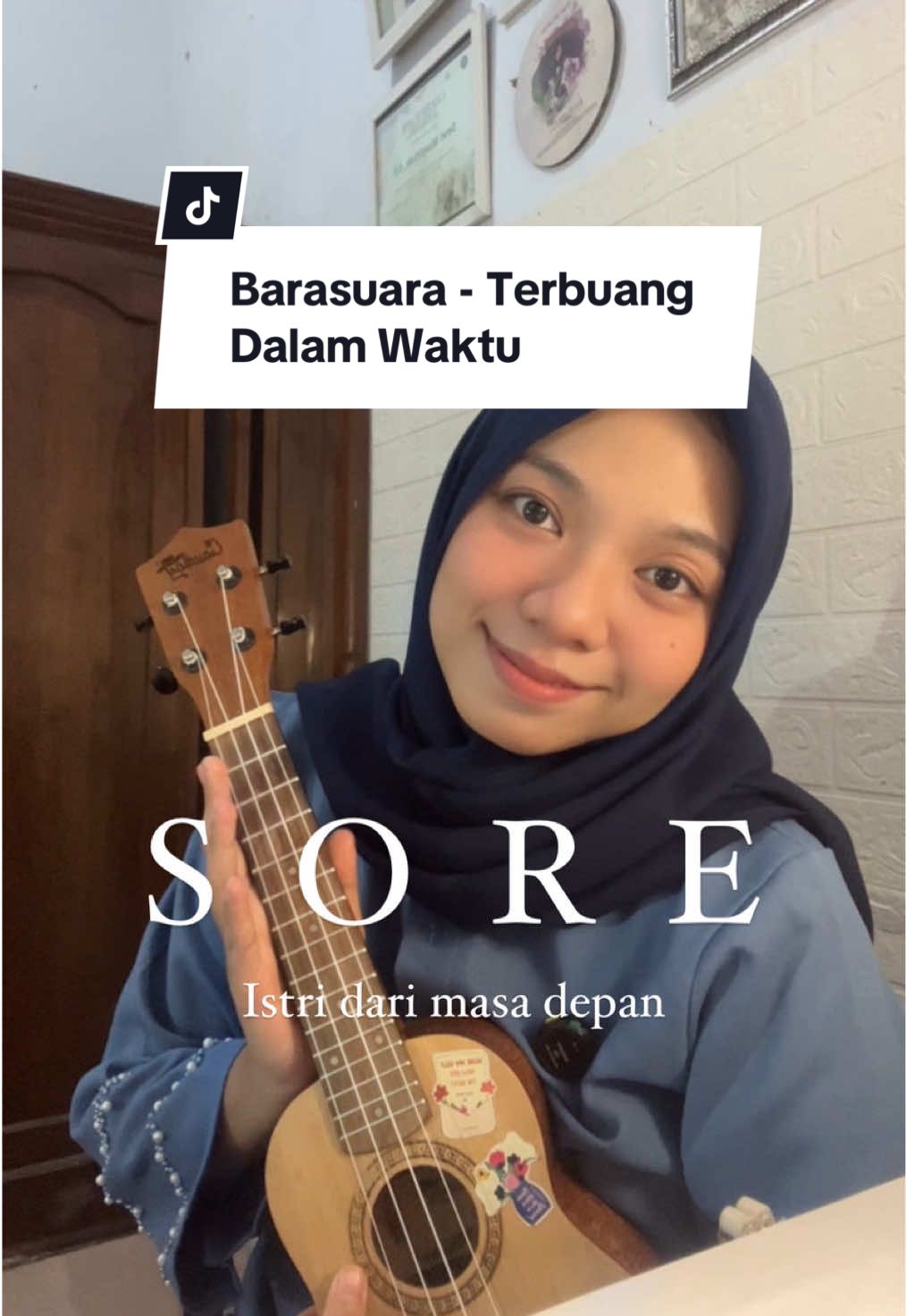 Membalas @meimei  Ada yang udah nonton SORE?  Barasuara - Terbuang dalam waktu #sore #istridarimasadepan #barasuara #SORE #jonathan #waktu #tropicanaslim #ukulele #chord #chordmudah #chordukulele #ukulelebydedew #ukulelesoprano #ukulelecowboy 