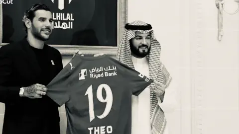 الرقم 19 في الهلال … ليس رقماً ، بل إرثٌ لا يحمله إلا من خُلِق ليُخلّد #carrillo #alhilal 