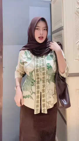 Teteh bubaran pabrik balik kerja😖