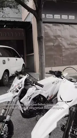 begitu lah #supermoto #klx #masukberandafyp #trending #fyp #tiktok #4upage #4u #klxgordon #kuotes #sad 