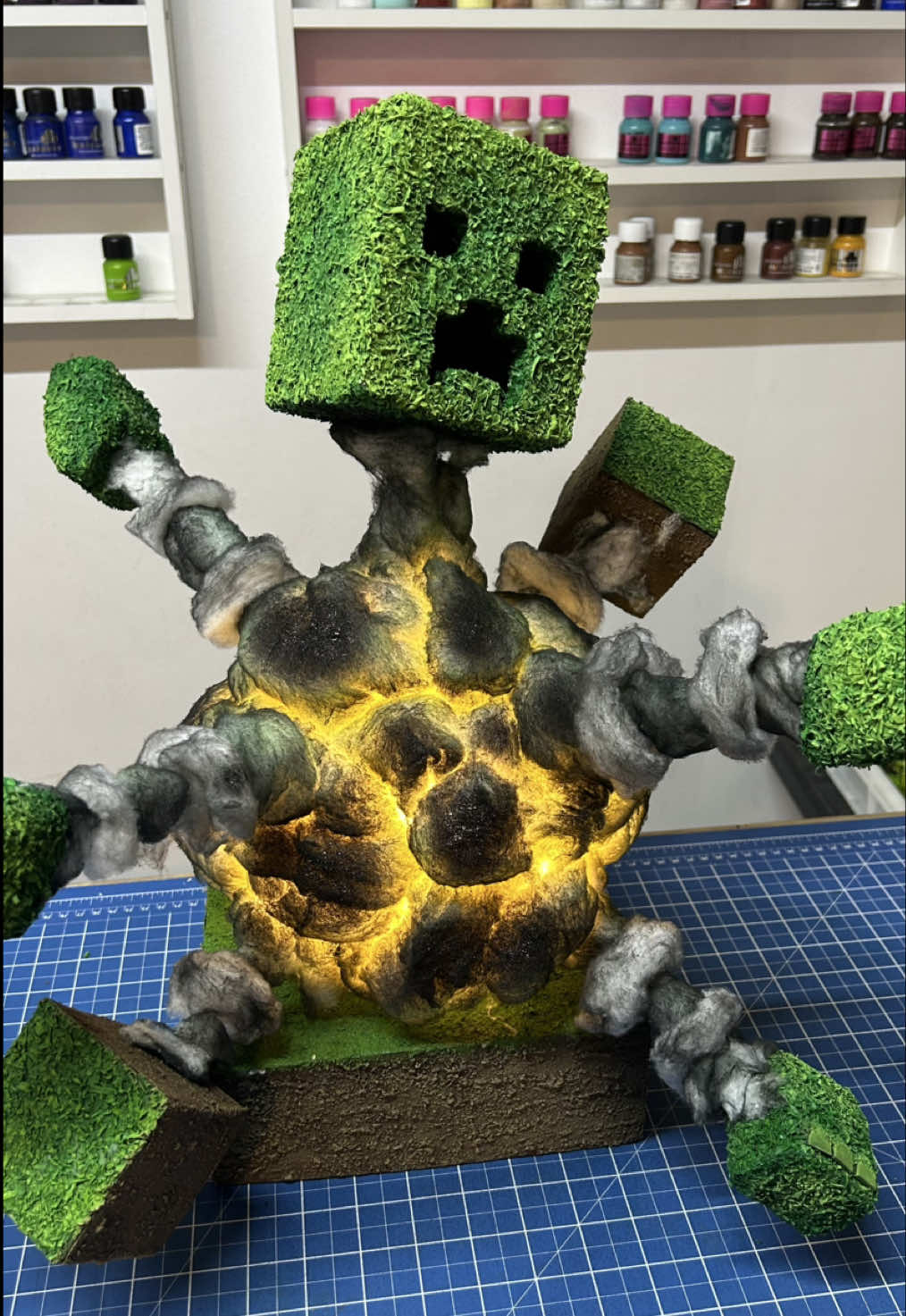 Fiz uma luminária Creeper explosão #arte #tutorial 