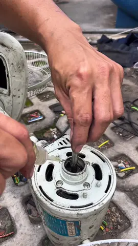 Dầu bảo dưởng quạt gió #huuhoaithodien #huuhoaibaotri #thodien #dauboitrondanang #electricwork 
