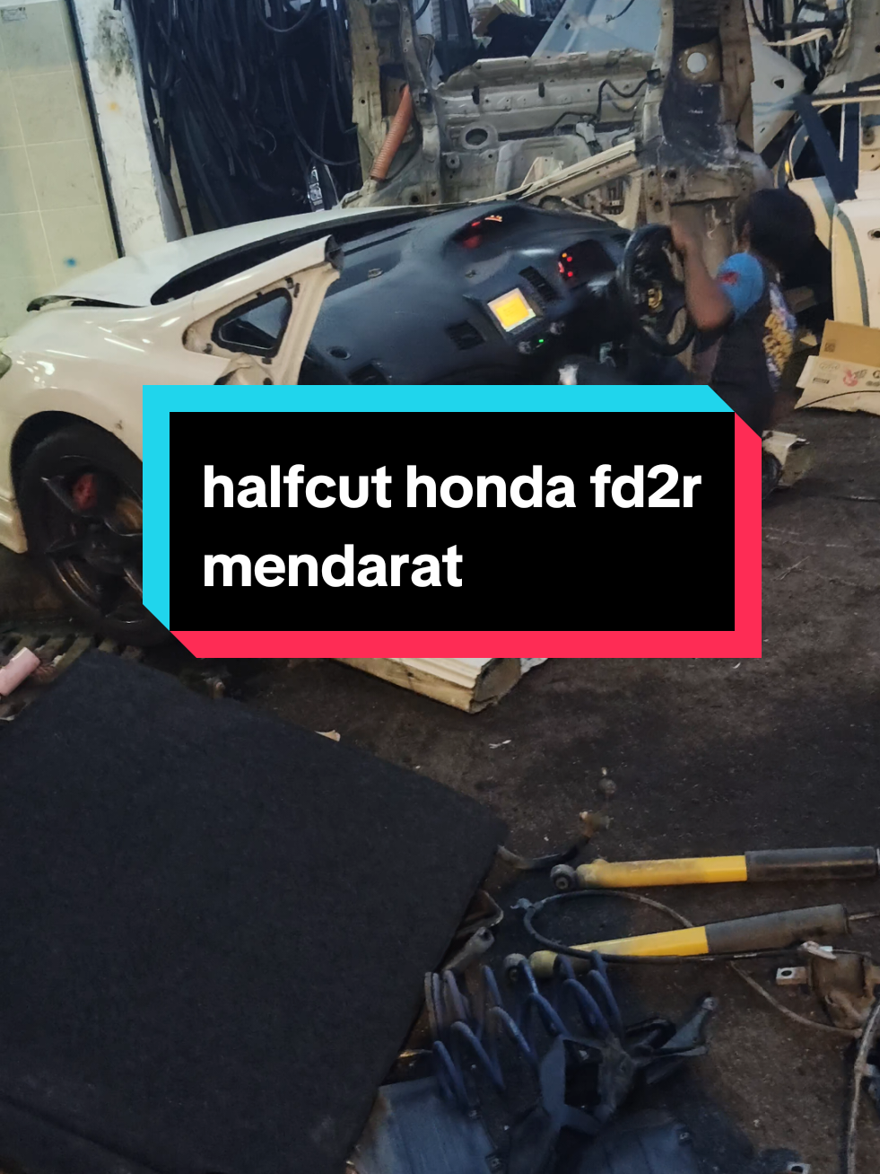 halfcut honda fd2r mendarat....luncur... #yapautomotive #workshop #bengkel #setiaalam #setiataipan #carworkshop #enginespecialist #gearboxspecialist #troubleshooting #perfomanceupgrade #conti #germany #evoque #honda #fd2r #halfcut #swap #fk8 #pejuang1kfollower 