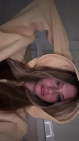 how i feel with this hoodie on @AUTOMET #blonde #fyp #hoodie #comfy 