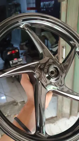 Black chrome nya kaka 🤩 khusus untuk yg berselera tinggi 🤜🤛 info repaint Wa 081311748561 #Salonmotorbekasi  #repaintbekasi #repaintvelg #repaintcvt #carbonwtp #karboncelup #repainttangki #repaintrangka #repaintbody 