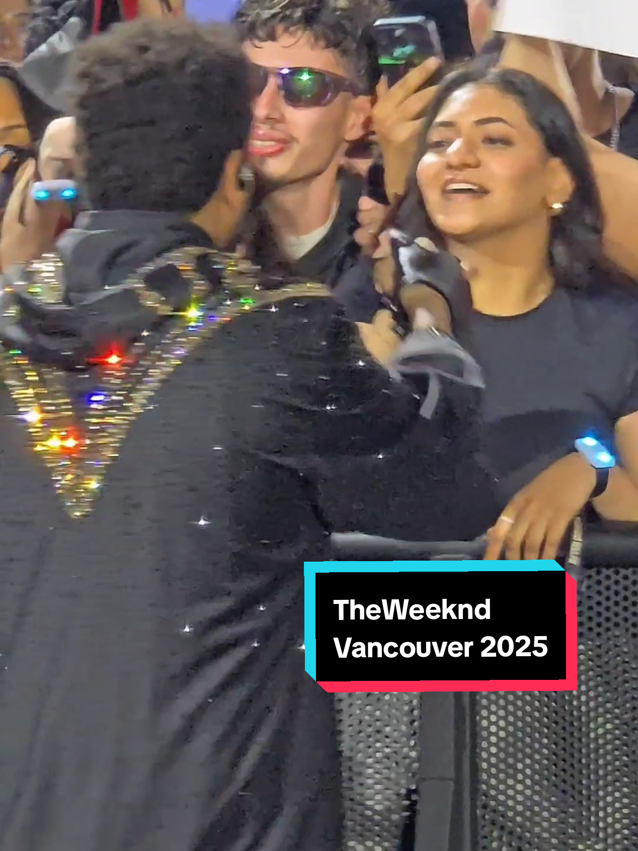 TheWeeknd with fans, Vancouver Nt 2. @Somee you r so luckyyyy! the king chose you! 🌟🥹🫡🌟 @The Weeknd  #theweeknd #outoftime #afterhourstildawnstadiumtour #bcplace #fyp #viral #fanmoment 