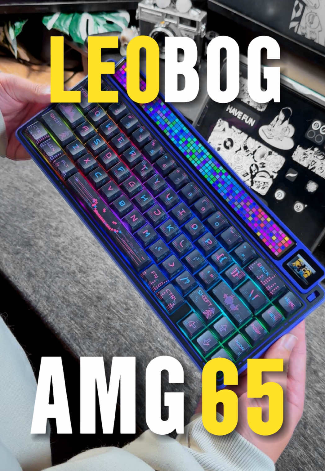 Leobog AMG65✨ 🖥️ Leobog AMG65 เป็นคีย์บอร์ดแมคคานิคอลไซส์ 65% (67 ปุ่ม) ดีไซน์ล้ำด้วย จอ TFT ขนาดใหญ่ 6.9″ + หน้าจอเล็ก 1.47″ แสดงการ์ด GIF/สถานะระบบได้ตามใจ 🎨 รองรับ Tri‑mode เชื่อมต่อ (สาย USB‑C, Bluetooth, 2.4 GHz) พร้อม Hot‑swap เปลี่ยนสวิตช์ง่าย ฟีลปุ่มนุ่มแน่นด้วย Gasket Mount + โฟมลดเสียง 🔇 🔢 Layout: 65% (67 ปุ่ม) 🖥️ หน้าจอ: TFT 6.9″ + LCD 1.47″ 🔌 เชื่อมต่อ: Tri‑mode — USB‑C / Bluetooth / 2.4 GHz 📶 Hot‑swap: รองรับ 3‑pin Swappable 🧩 Mount: Gasket + Sound‑dampening Foams 🌈 ไฟ RGB: ปรับเฉดสี per‑key ได้ 📏 ขนาด/น้ำหนัก: 325×143×44 มม. / ~1 020 g     🛠️ ซอฟต์แวร์: Driver โปรแกรมปรับแต่งจอ RGB และแมโคร 🤍 Thank you @KeyproStore 🤍 #ฝุ่นเต็มโต๊ะ #keypro #keyprostore #leobog #amg65 #keyboard #mechanicalkeyboard #คีย์บอร์ด