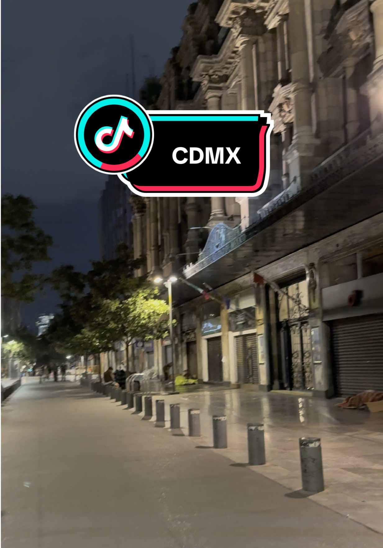 Explorando CDMX casi a las media noche 😱😂… #humor #traveling #deviaje #cdmx #mexicocity 