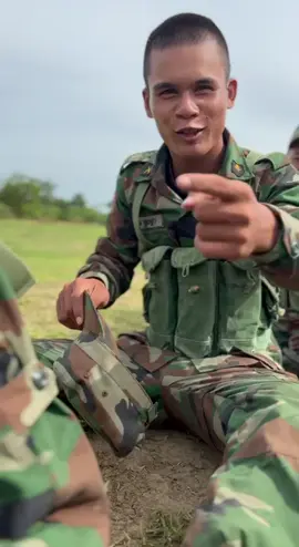 គាត់មករកអាបាក់ធ្មេញប្អូនប្រុសគាត់🪖😂