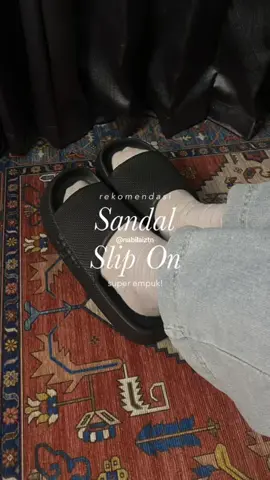 solusi alas kaki yang super empuk dan anti slip👀🫶🏻 #sandalslipon #sandalempuk #zoozy #sandalzoozy #rekomendasisandal #sandalunisex 