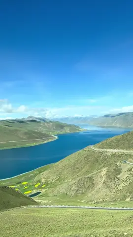 Today on the way to Shigatse view of iconic Yamdrok Eutsho la🙏