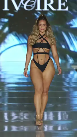 Marissa Dubois SHUTS DOWN the show! #miamiswimweek #viral #bikinimodel #miamiphotographer #model #atlantaswimweek #catwalk #..mai 