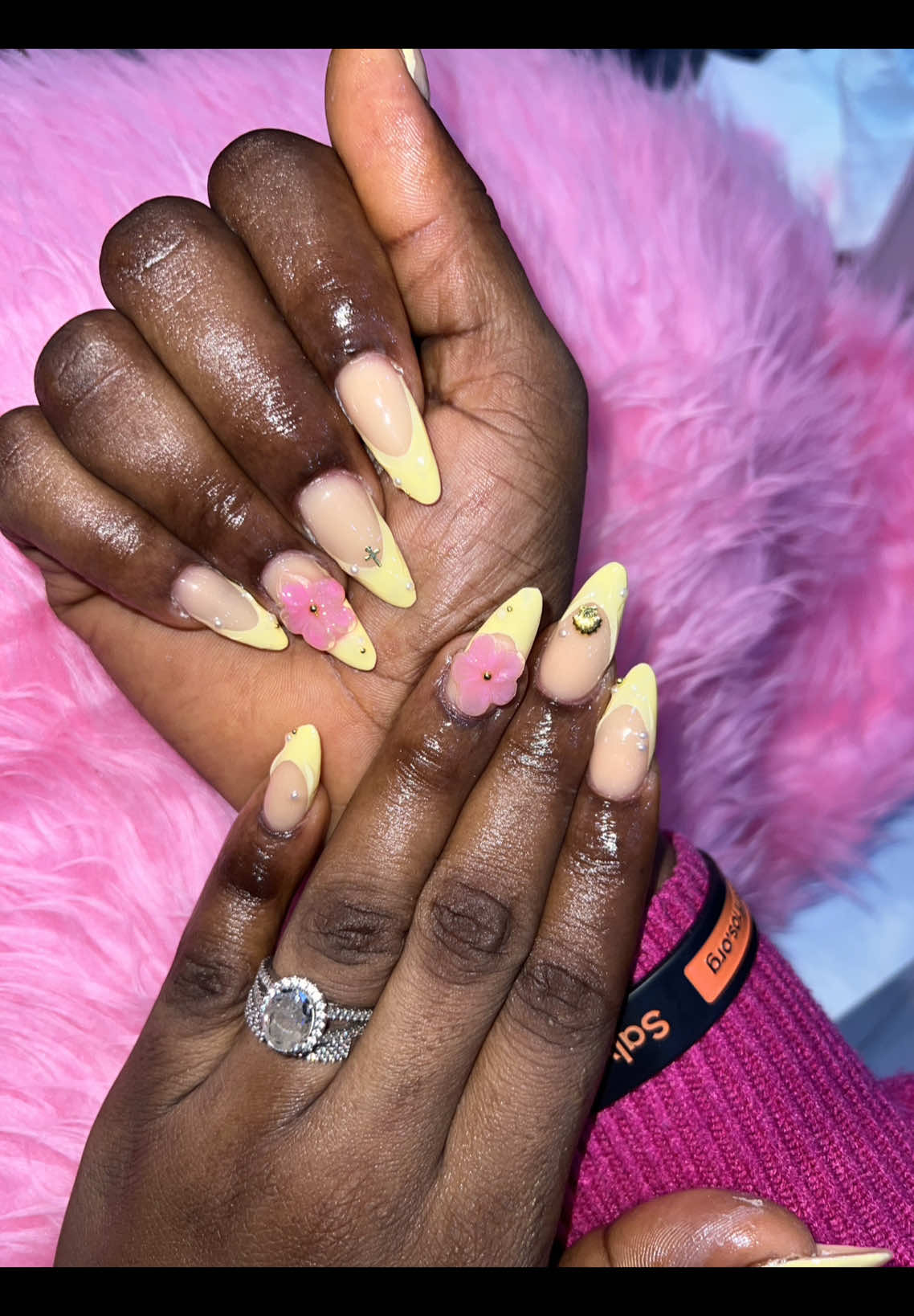 It’s Saturday and we are open to ensure that you feel pampered and taken care of! If you’re in Ajah, stop by our studios and let’s help you refresh Visit us at NTK Mall, 20, Osapaul Street, Thomas Estate,Ajah #vslsalonandspa #ajahsalon #ajahmums #lagosbeautyshop #vslexperience #ajahlagos #ajahlagos 