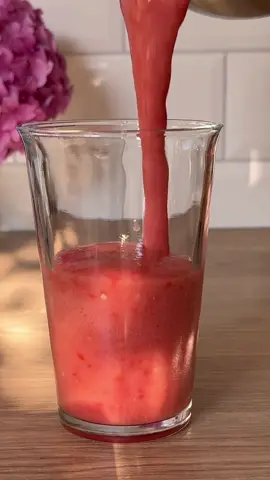 fresh tomato juice • asmr cooking  #asmr #cooking #food #asmrcooking #asmrsounds #satisfying #healthyfood #tomato #juice #fyp #foryou #foryourpage 