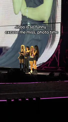 Excuse me reminds me of the Hongdae guy… #blackpink #blackpinkinyourarea #blackpinkinchicago 