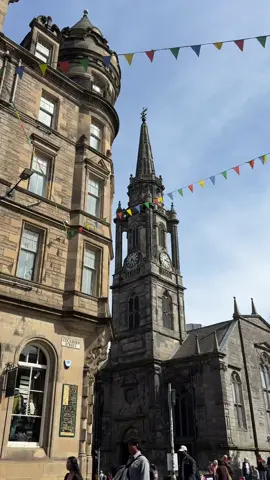 Checked off castles, bagpipes, and almost haggis. What’s next? 🏰🎶🍽️ .  #edinburgh #Scotland #bagpipes #castles #walkthroughedinburgh   