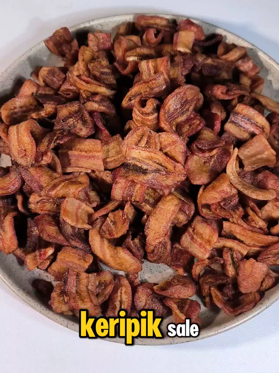 Keripik sale pisang adalah camilan tradisional, yang menawarkan rasa manis alami dari pisang matang, dengan tekstur renyah yang khas.! Dibuat melalui proses pengeringan dan penggorengan, menghasilkan keripik dengan aroma harum dan rasa legit yang menggoda. Cocok untuk camilan harian atau oleh-oleh khas yang selalu disukai banyak orang. #keripiksalepisang #keripiksale #salepisang #keripikpisang