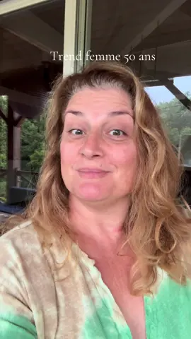 Soutien aux femmes de 50 ans ! Trend du moment 😉.         Rien à caché!! On se connaît bien mieux , on connaît ses atouts et ses faiblesses , on sait comment mieux appréhender certaines situations , on sait profiter du moment présent et surtout on est mieux dans nos baskets !!!☺️🤩#nofilter #femme50ans #biendansmapeau 