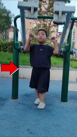 This Kid Gave Me Instant Anxiety 😬 This kid was just trying to have fun on a public workout machine—but the way it swung back and forth made everyone nervous. One wrong move and it’s shin pain for days 😬 If you’ve ever felt anxious just watching someone do something risky… this is your moment. #Shorts #AnxietyInHD #KidFails #OutdoorGym #FunnyMoments #Relatable #PublicWorkout #ParkLife #PlaygroundAnxiety #LegMachine