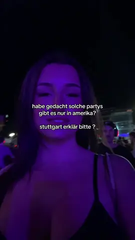 Wollten nur raus und sehen das… #silentdisco #stuttgart #marienplatz 